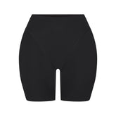 SKIMS BODY BUTT AND HIP ENHANCING MID THIGH SHORT | ONYX
