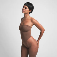 SEAMLESS SCULPT STRAPLESS THONG BODYSUIT | JASPER