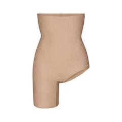 SKIMS BODY LEFT LEG SOLUTION SHORT | CLAY